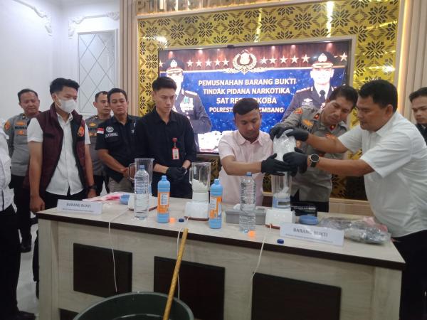 Narkoba Jenis Sabu dan 91 Catridge Etomidate Dimusnahkan Satres Narkoba Polrestabes Palembang