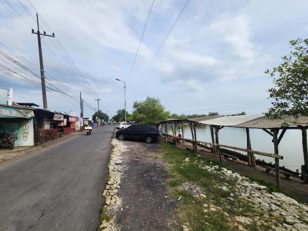 Banjir Rob Ganggu Aktivitas Perekonomian Warga, Petambak Rugi Miliaran Rupiah