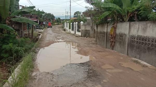 Viral! Jalan Rusak dan Berlumpur di Bulurejo Pringsewu Ancam Keselamatan Pelajar dan Pengendara