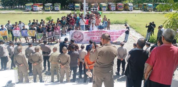 Demo GEMS di Sumba Timur Gugat Pergub NTT Tentang BBM Subsidi, Pemkab Janji Evaluasi Kuota