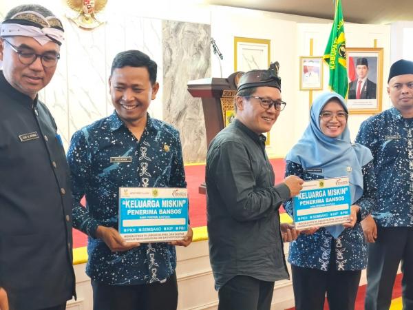 Dinsos Kabupaten Bogor Uji Coba Labelisasi Rumah Penerima Bansos di Ciomas, 113 Warga Mundur