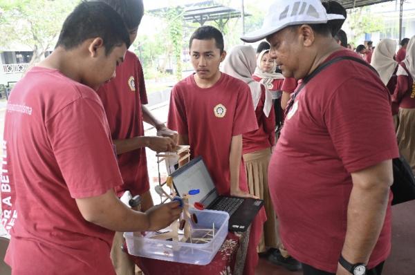 Siswa SMA di Surabaya Ini Bikin Inovasi Canggih, Dari Lampu Pintar hingga Teknologi Hijau