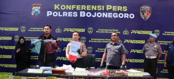 Iming-iming Haji Gratis, Komplotan Penipu Lansia Dibekuk Polres Bojonegoro