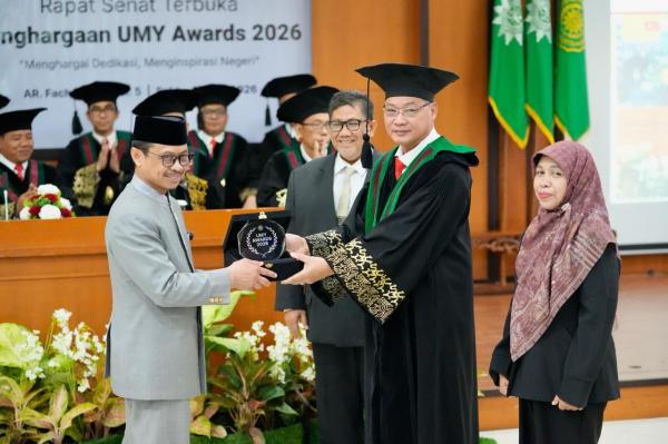 UMY Awards 2026 Dianugerahkan kepada Shamsi Ali, Ulama Indonesia Berpengaruh di AS