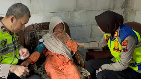 Polres Purbalingga dan Jajaran Gelar Baksos Sambangi Lansia
