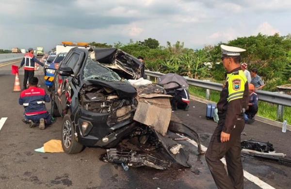 Anggota DPR Gus Hilman Selamat sedang 2 Staf Tewas, Mobilnya Tabrak Truk di Tol Paspro Jawa Timur