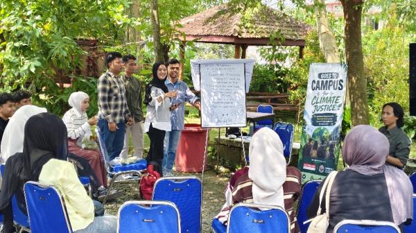 Sekolah Generasi Iklim, Mahasiswa STIEKIA Bojonegoro Diajak Lebih Kritis pada Lingkungan