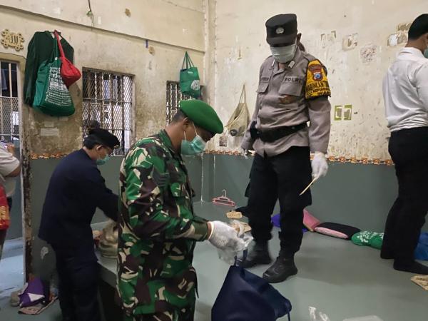 Kanwil Ditjenpas Jatim Mendadak Gelar Razia Gabungan di Rutan Medaeng Sidoarjo