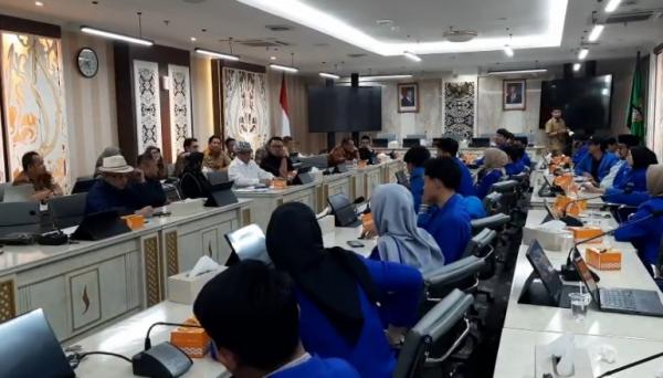 Soroti Isu Kemiskinan hingga Jatinangor, PMII Jabar Geruduk Gedung DPRD