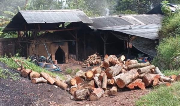 Berkah Idul Adha, Ponpes Pembina Santri Khusus di Purwakarta Kebanjiran Pesanan Arang