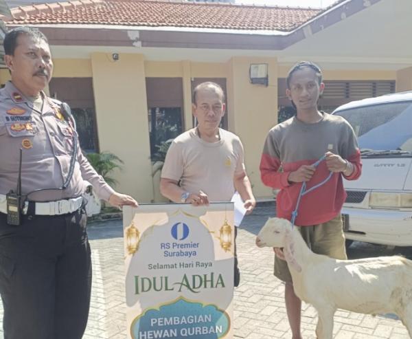 Pererat Kebersamaan, RS di Surabaya Bagikan Hewan Kurban ke Pondok Pesantren dan Musala