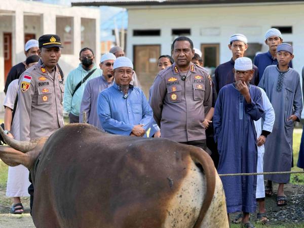 Iduladha Penuh Berkah, Polresta Jayapura Kota Berbagi Kurban untuk Santri dan Anak Yatim