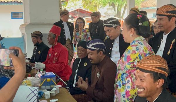 Usai Pimpin Grebeg Besar, PB XIV Hangabehi Ikut Periksa Kesehatan Bersama Abdi Dalem