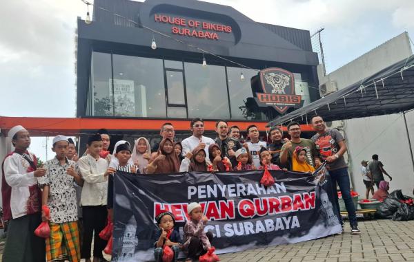 Berangkatkan Marbot Masjid Umroh, Cara Komunitas Biker Berbagi di Hari Raya Kurban