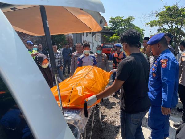 Mayat Misterius Mengapung di Laut Cirebon, Polisi Sisir Petunjuk dari Barang Milik Korban