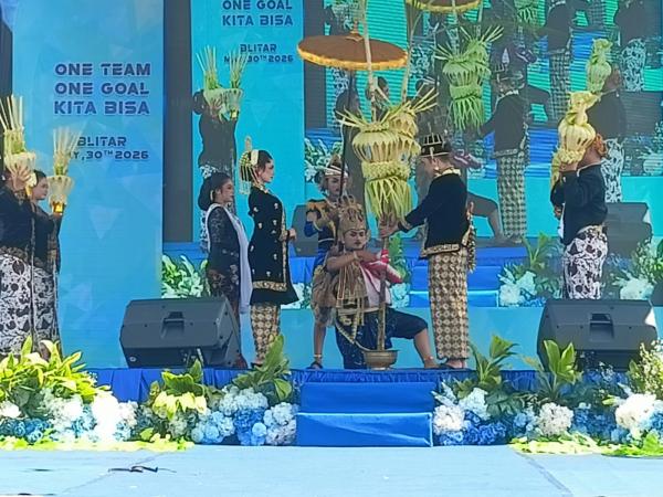 Semangat Petani Tebu Menggema di Tradisi Temanten Tebu, RMI Bidik Produksi Gula Maksimal