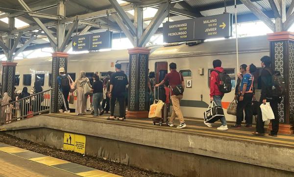 Libur Idul Adha, Stasiun Sidoarjo Diserbu Penumpang, Kedatangan Lebih Tinggi dari Keberangkatan