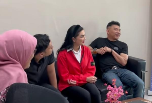 Ashanty Daftar S1 Fakultas Hukum UWKS, Hanya Tempuh Kuliah 2 Tahun