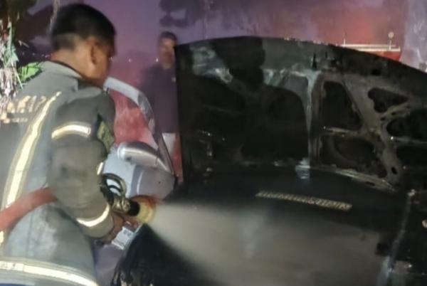 Kebakaran Mobil di Indramayu Hanguskan Sedan Suzuki Baleno Milik Warga Jatibarang
