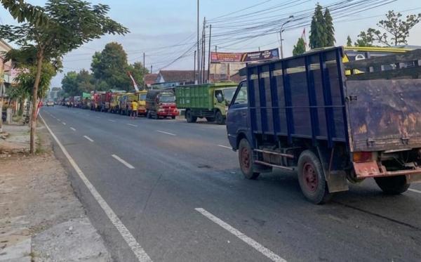 Sopir Kelukan Susahnya Cari BBM Solar di Bojonegoro, Sejumlah SPBU Kehabisan Stok