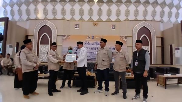 393 Jemaah Haji Kloter 2 Lombok Tengah Resmi Diserahkan ke Pemkab, Semua Pulang Sehat