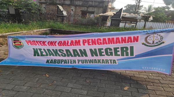 Direktur PBC Soroti Spanduk 'Proyek Dalam Pengamanan Kejaksaan' di Pembangunan Puskesmas Sukatani
