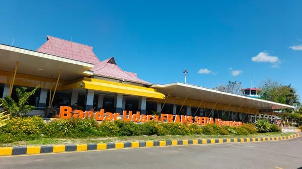 Abu Vulkanik Lewotobi Lumpuhkan Bandara Frans Seda, Seluruh Penerbangan Maumere Dihentikan