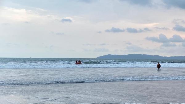 6 Remaja Terseret Ombak Pantai Menganti Kebumen 2 Hilang, Pencarian Dilanjutkan Hari Ini