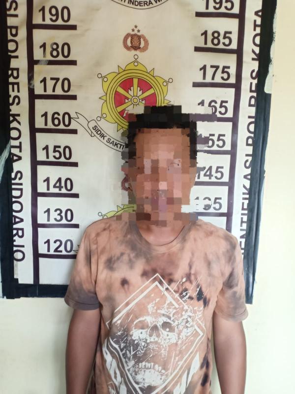 Modus Bukti Transfer Palsu, Dua Penipu Pedagang Ayam di Wonocolo Taman Diciduk Polisi
