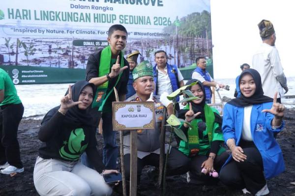 Menulis Surat Cinta untuk Masa Depan Dumai Lewat Aksi Hijau Kapolda Riau