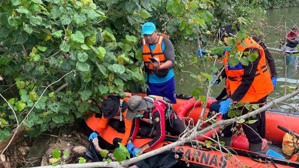 Tangis Keluarga Pecah, Dua Bocah Korban Tenggelam di Polewali Mandar  Ditemukan Tim SAR Gabungan