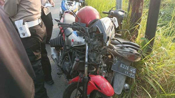 Gagal Belok, Dua Motor Adu Banteng di Jalan Raya Sumobito Jombang, 4 Orang Terkapar Parah