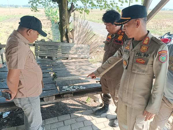 Warung Penjual Obat Daftar G di Tukdana Indramayu Digerebek, Aparat Langsung Segel Lokasi