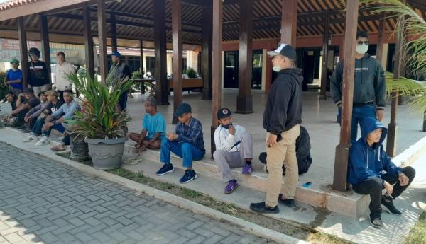 Hendak Mengadu Soal Pekerjaan di Proyek Pabrik Tekstil, Puluhan Warga Gagal Temui Kades Pondok