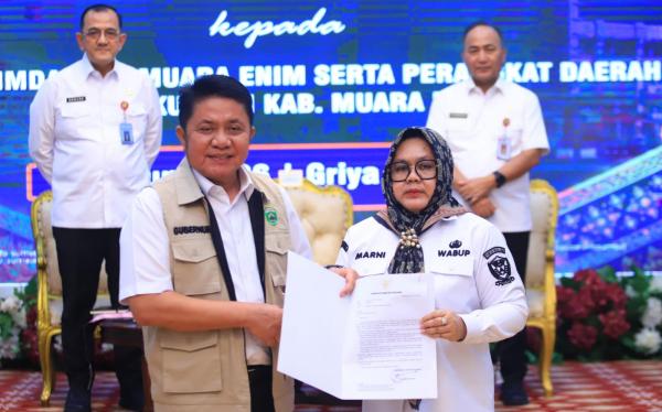 Gerak Cepat Serahkan SK Plt Bupati Muara Enim ke Sumarni, Gubernur Sumsel: Atas Amanah Konstitusi!