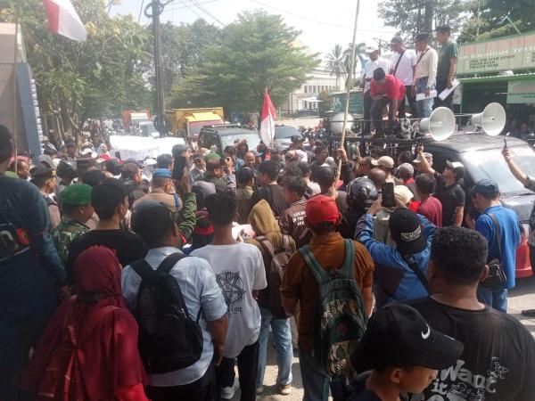 Digeruduk Ratusan Warga Situ Rompong, Kepala BPN Tangsel Buka Ruang Dialog soal SHGB