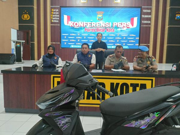 Berawal dari Chat Mesra di Aplikasi Online Remaja 17 Tahun di Blitar Jadi Korban Pemerasan