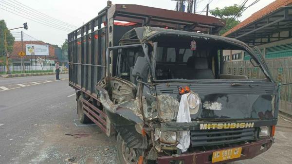 Kecelakaan Beruntun di Jombang, Truk Disopiri Kakek 70 Tahun Tabrak Motor dan Supeltas Hingga Tewas