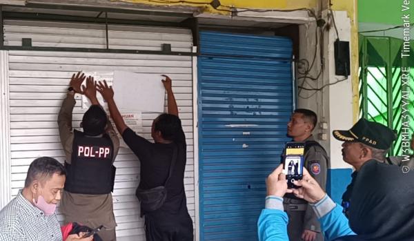 Menunggak Retribusi, Lima Tempat Usaha di Area Voli Pantai Gelora Delta Sidoarjo Disegel Satpol PP