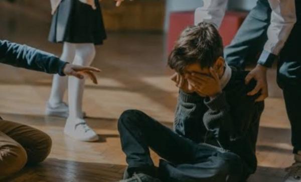 Bocah Surabaya Dihajar Teman Sekelas Dipaksa Makan Nasi Jatuh