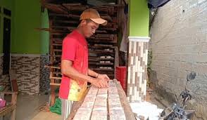 Perajin Tempe di Tangerang Terpaksa Perkecil Ukuran Produk, Buntuk Kenaikan Harga Kedelai