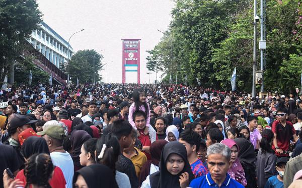 Potret Warga Tumplek di Jembatan Ampera Saar Peluncuran CFD 
