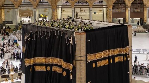 Tahun Baru Islam 1448 H Arab Saudi Ganti Kiswah Kakbah, Gunakan 825 Kg Sutra dan 120 Kg Benang Emas