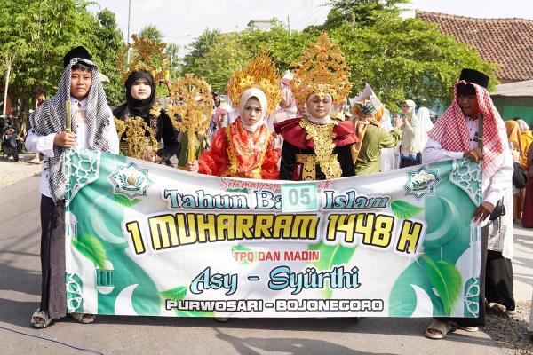 Ratusan Peserta Meriahkan Pawai Ta'aruf Sambut 1 Muharram di Purwosari Bojonegoro