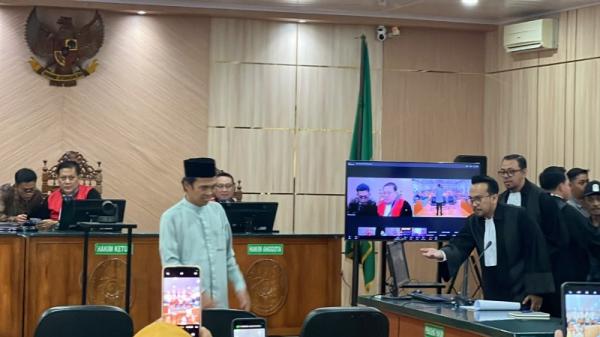 Duduk di Kursi Saksi, UAS Ingatkan Hakim Soal Hadis Perbuatan Zalim di Sidang Abdul Wahid