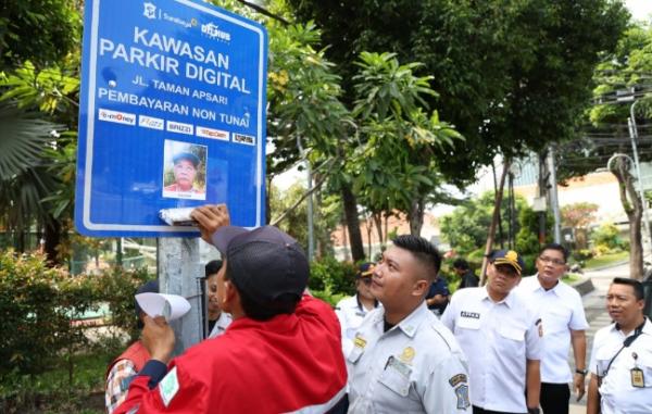 Parkir di Surabaya Makin Praktis, Tak Perlu Ribet Pakai Uang Cash, Bayar Beralih ke Sistem Digital