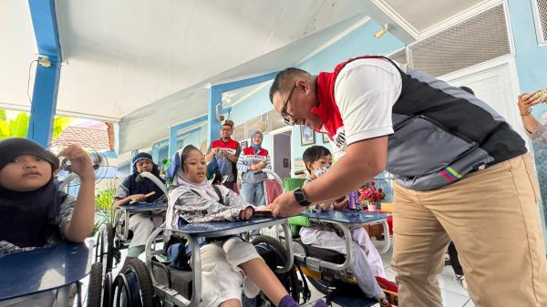 330 Anak Yatim, Disabilitas dan Duafa Terima Santunan Serentak di Tiga Provinsi, Ini Lokasinya