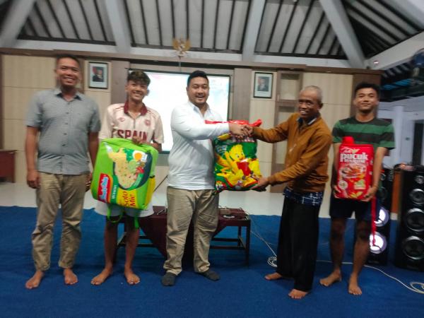 Dapat Lisensi, Anggota DPRD Kota Tegal Gelar Nobar Piala Dunia di Kantor Kelurahan
