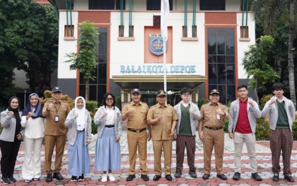 Dilepas Wali Kota, 2 Pelajar SMA Cakra Buana Wakili Depok Ikut Pelatihan di Soka University Jepang