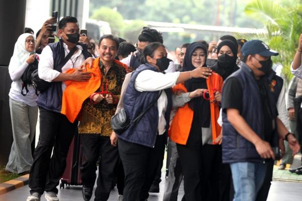 Penahanan Roy Suryo dan Dokter Tifa Ditangguhkan, Kuasa Hukum: Jokowi Kecewa